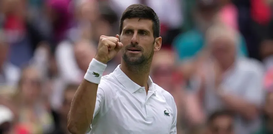 Djokovic en Wimbledon: 40 victorias al hilo, 10 años sin perder en el court central y va por Federer