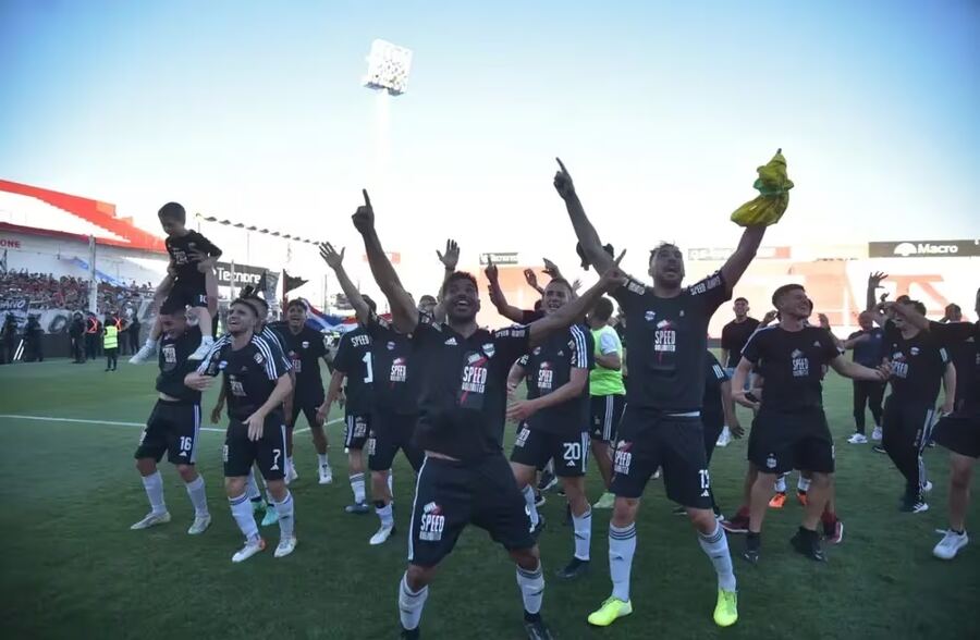 Ascendió Deportivo Riestra y la Primera tiene nuevo villano