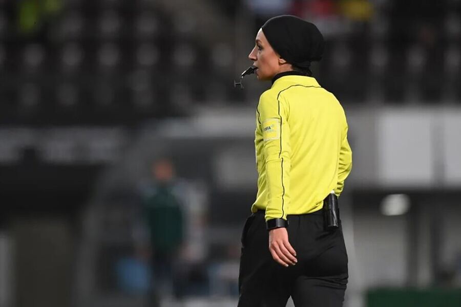 Marcha atrás del fútbol iraní: destituyeron a la árbitra Mahsa Ghorbani