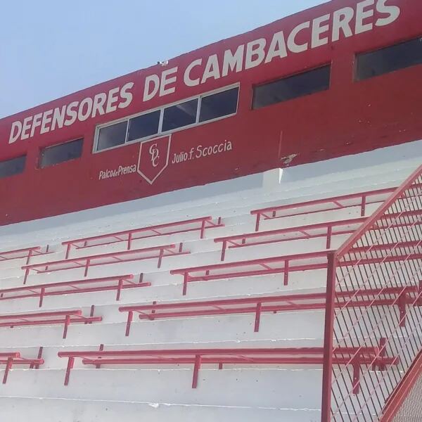 Dolor en el fútbol: un joven de 16 años murió tras descompensarse en pleno partido
