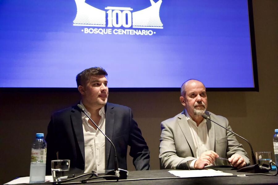 Julio Chaparro presentó el proyecto “Bosque Centenario”