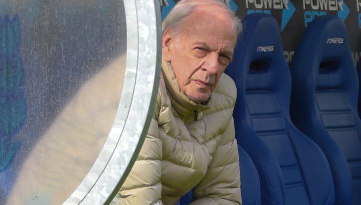 Menotti evoluciona pero continuará internado