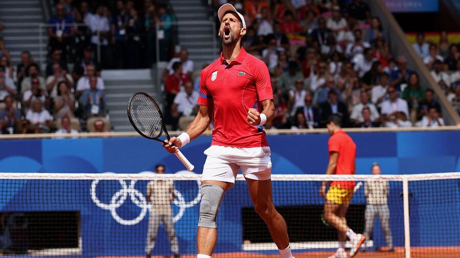 Djokovic le ganó un partidazo a Alcaraz y se quedó con la medalla de oro en los Juegos Olímpicos