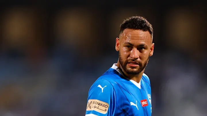 Neymar vuelve a las canchas un año después de su lesión