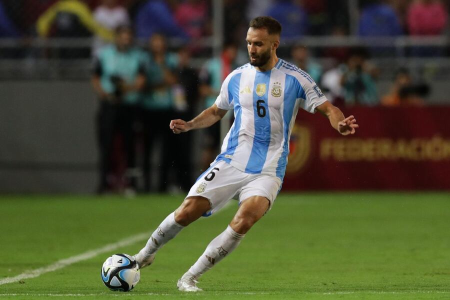 Problemas para Scaloni: Germán Pezzella es baja y hay cinco varados en Brasil