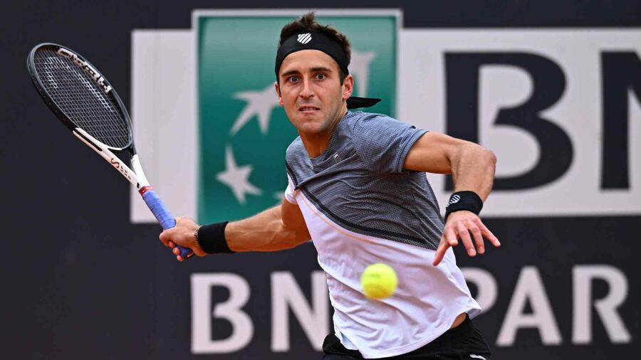 Tomás Etcheverry le ganó a Pavel Kotov y avanzó a octavos de final en Belgrado