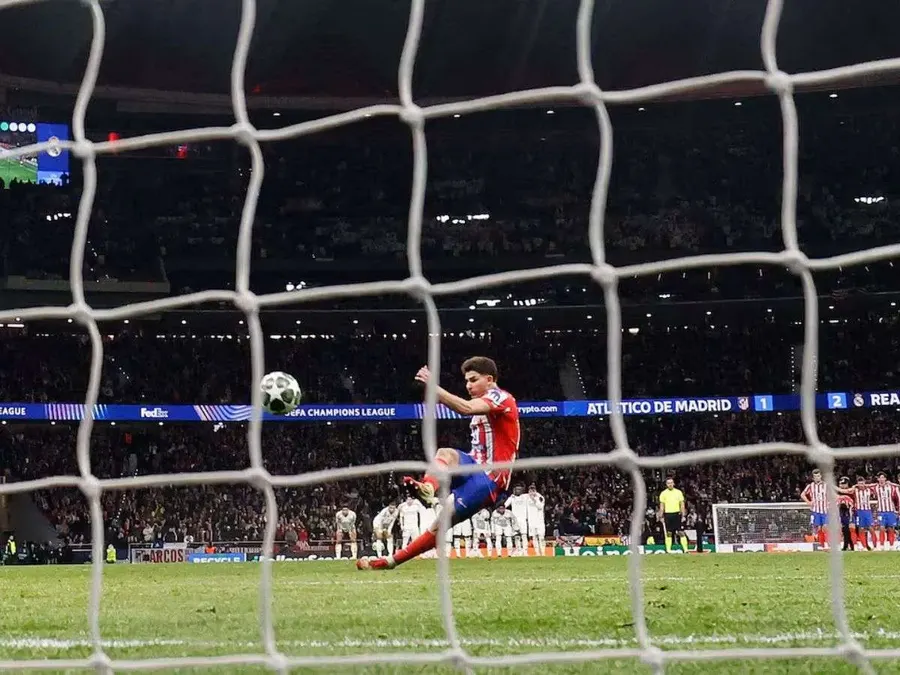 UEFA emitió un comunicado sobre el penal anulado a Julián Álvarez y aseguró que revisará la regla