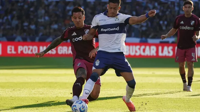 Gimnasia perdió 3 a 0 con River en el Bosque