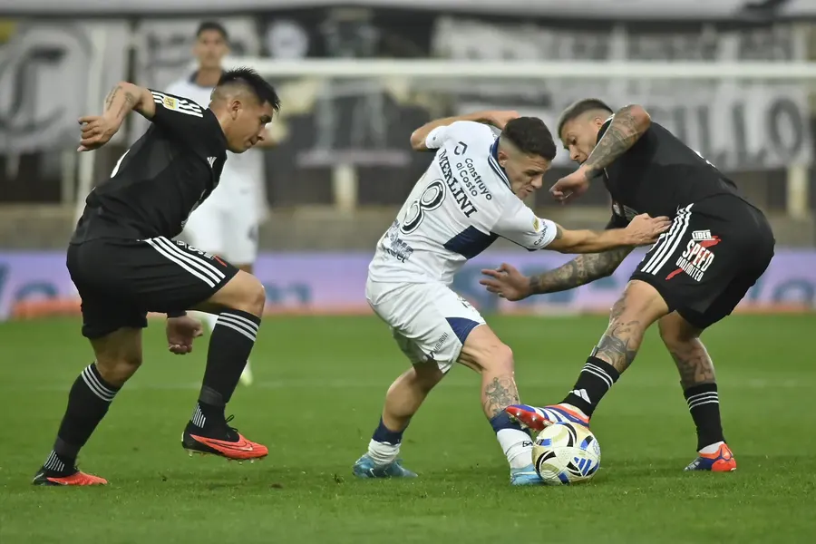 Gimnasia no pudo con Riestra