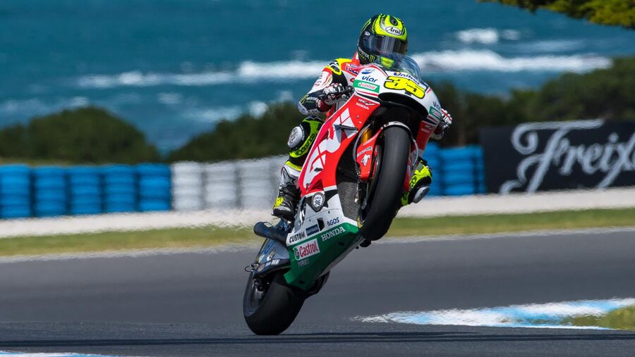 Ganó la sprint del Moto GP y se cayó haciendo wheelie en la celebración