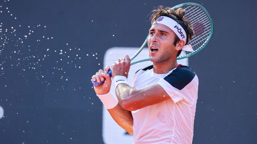 Tomás Etcheverry dejó todo ante Carlos Alcaraz pero el 1 del mundo ajustó a tiempo y sigue adelante en el Masters 1000