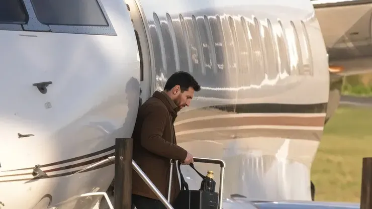 Messi llegó al país para su fiesta de despedida del martes en River