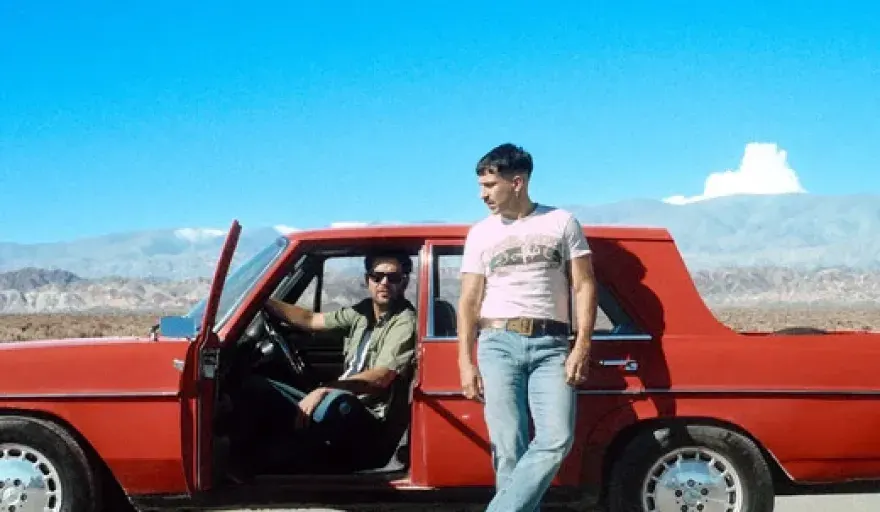 El Zar estrena "Rojo Rubí", un viaje pop con nostalgia vintage